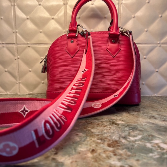 Louis Vuitton Alma Handbag - Picture 3 of 3